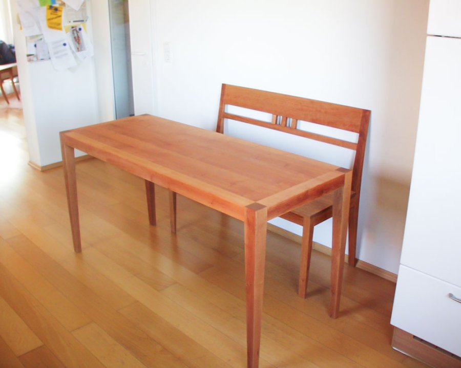 Tisch Calvi mit Bank aus amerik. Kirschbaum