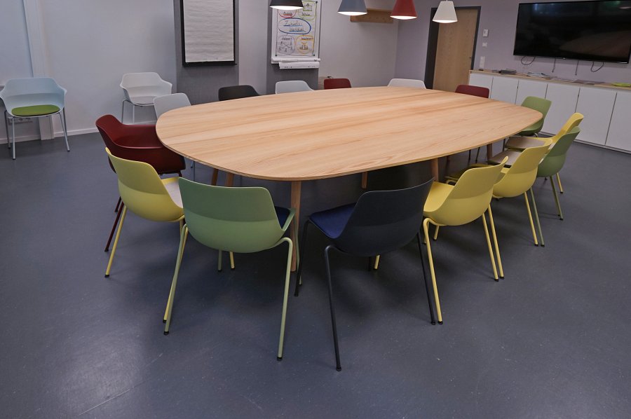 Konferenztisch Modell Bodo aus Esche massiv für 15 Personen Freiburg