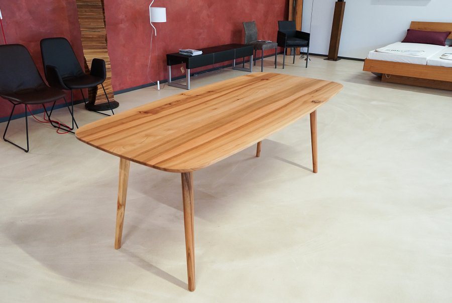 Tisch aus Rüster massiv Doppelbootsform bei uns Sulzburg Laufen