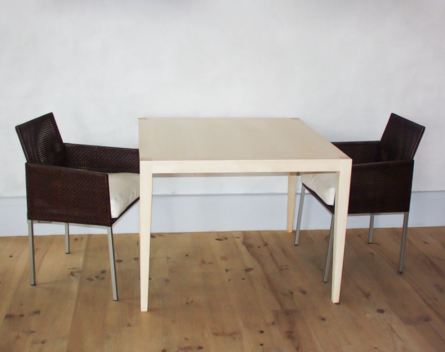 Esstisch Calvi aus Ahorn Beine Konisch